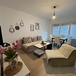 Alisa Apartament *