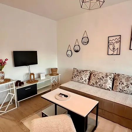 Alisa Apartamento Escópia